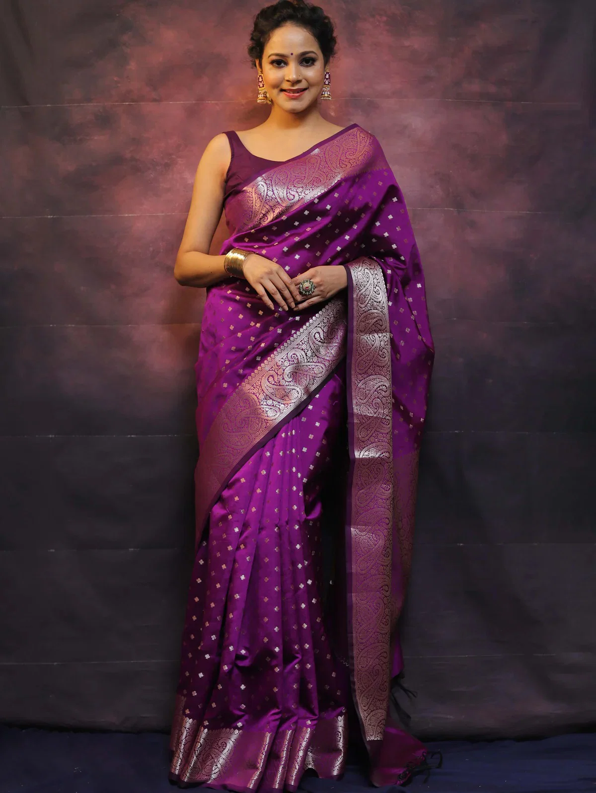 Luxury Kanjivaram Silk Saree with Rich Zari Weaving Pallu & Border β Fall and Pico Stitched β Elegant Festive & Wedding Collection