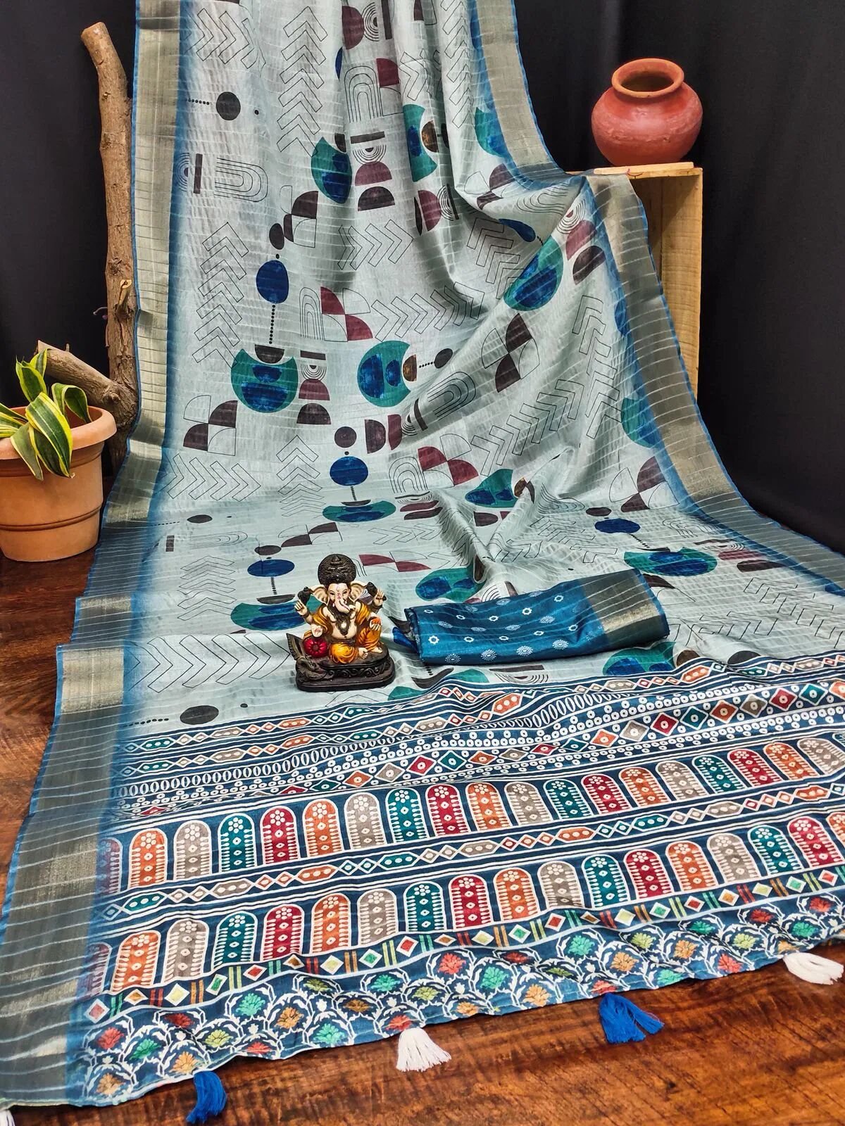 Pure Handloom Silk Saree-Antique Border β Stitched Fall & Pico -Vivirasmiβ Printed Blouse Piece